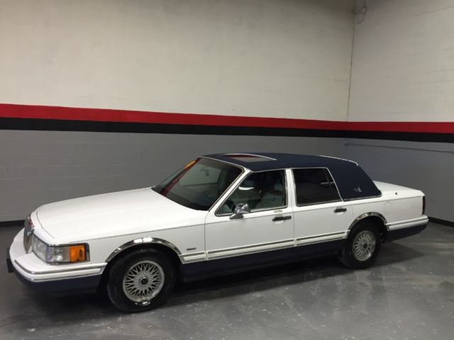 lincoln town car regatta edition 4.6 leather sunroof only 96k no reserve 1994 Lincoln Town Car