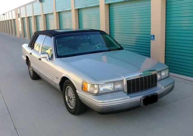 Lincoln Town Car Signature 1991 Lincoln Town Car Signature