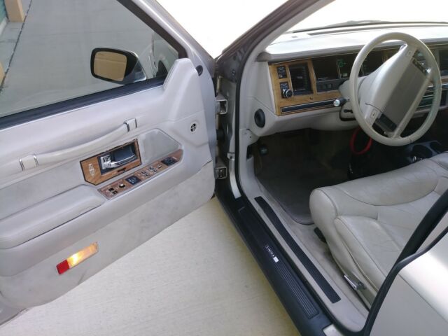 1991 Lincoln Town Car Signature - photo 8