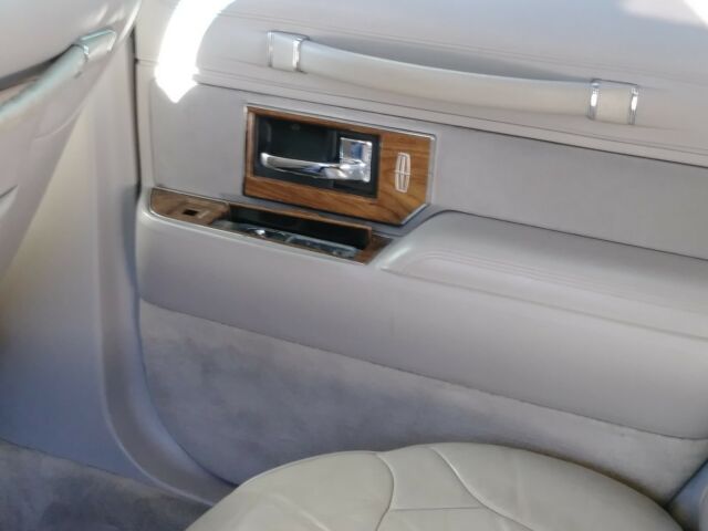 1991 Lincoln Town Car Signature - photo 9