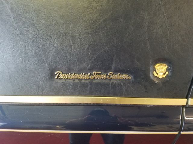 1991 Lincoln Town Car Signature Series - photo 2