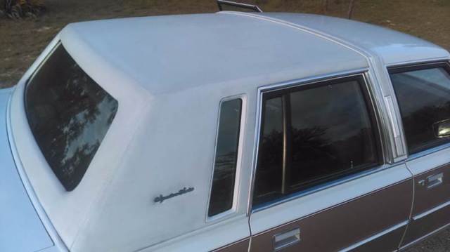 1988 Lincoln Town Car Signature 4dr Sedan - photo 3