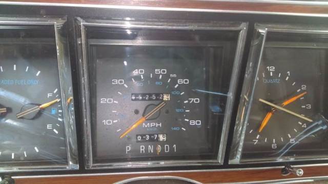 1988 Lincoln Town Car Signature 4dr Sedan - photo 6