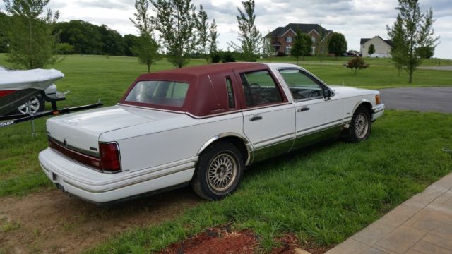 1992 Lincoln Continental Executive - photo 2