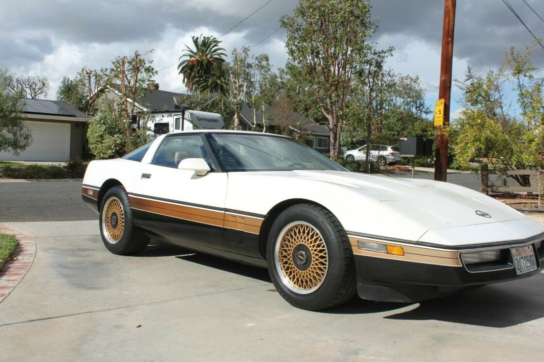 Little old lady from Calabasas' car! Original owners. Selling due to health 1986 Chevrolet Corvette Loaded