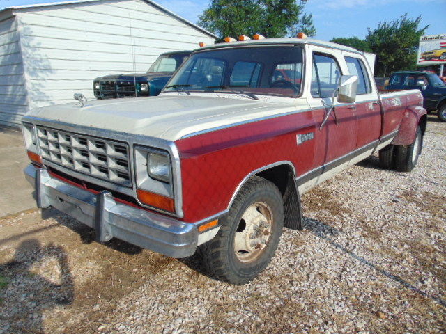 1982 Dodge Ram 3500 royal se - photo 2