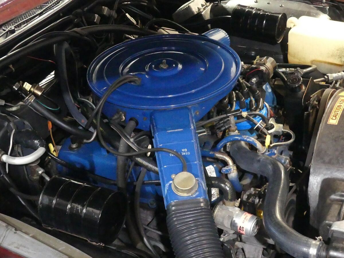 1977 Lincoln Continental Town Coupe - photo 4