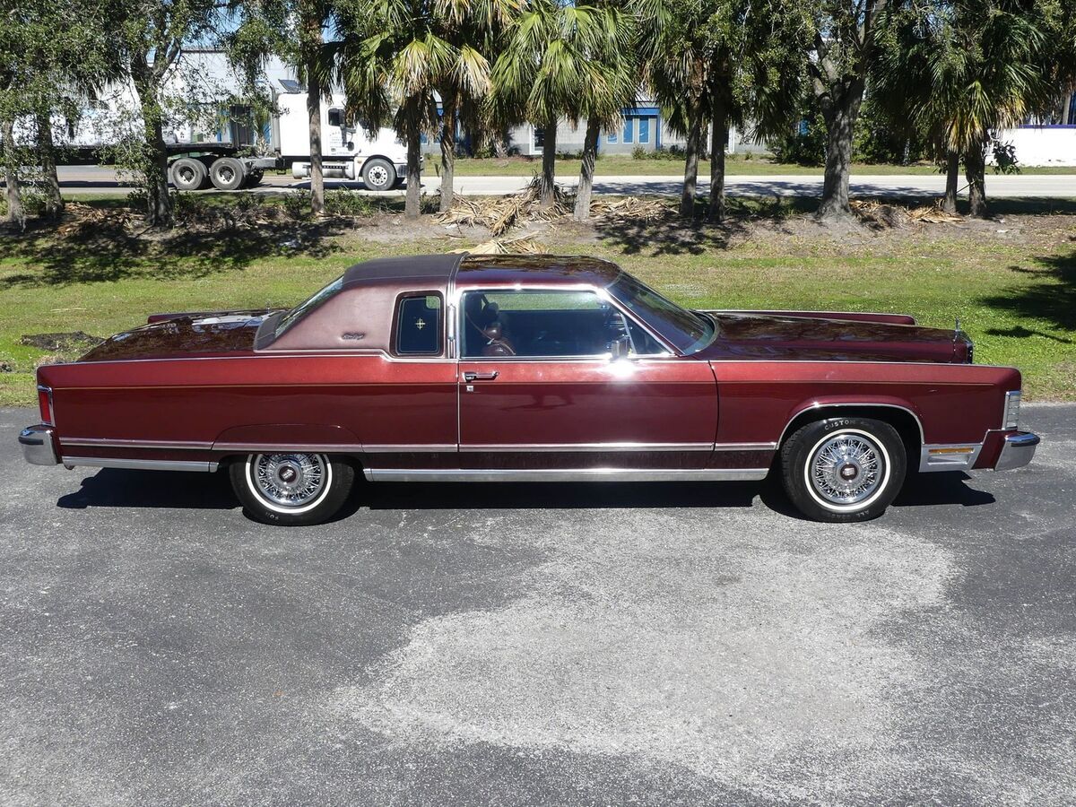 1977 Lincoln Continental Town Coupe - photo 6
