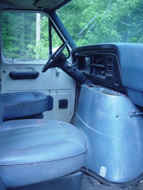 1983 Ford Econoline 350 - photo 6
