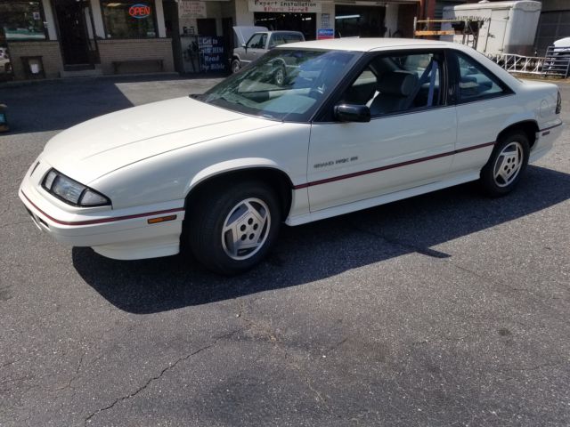 1988 Pontiac Grand Prix SE Coupe 2-Door - photo 2