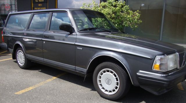 Looking for a well kept 240 Volvo wagon ? Search no more. 1991 Volvo 240 DL