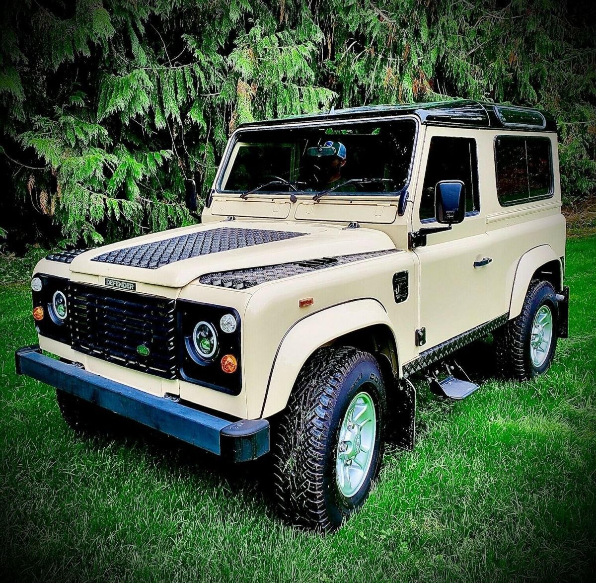 Looks and Drives Like New!!!! A real head turner and fun to drive. 1991 Land Rover Defender