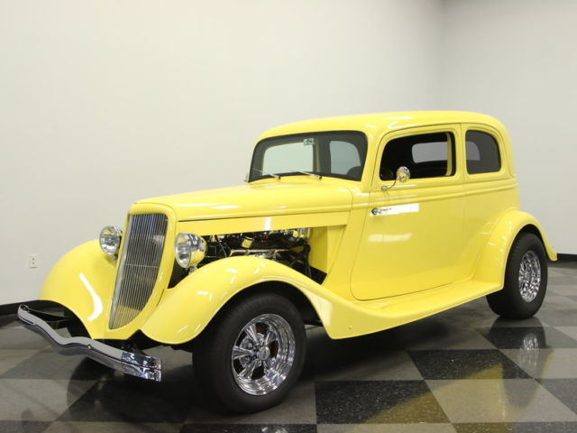 LOOKS LIKE NEW, FRESH CRATE 350, 700R4, R134a A/C, PB W/FRNT DISCS, MUSTANG II 1933 Ford Vicky