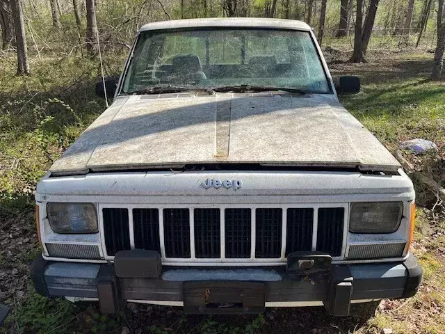 Lot of 2 Jeep Comanche's - each are 4.0L Inline 6 cyl., 5-speed, 4x4 1990 Jeep Comanche