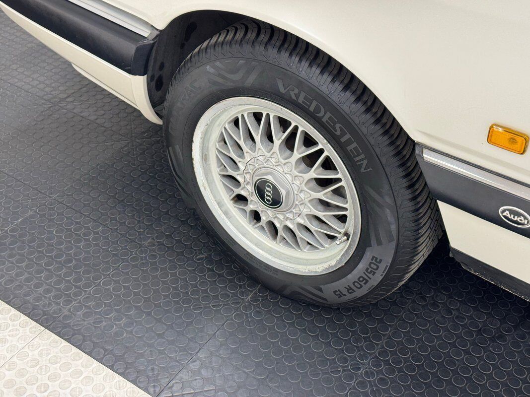1991 Audi 200 Quattro 20V Sedan - photo 11