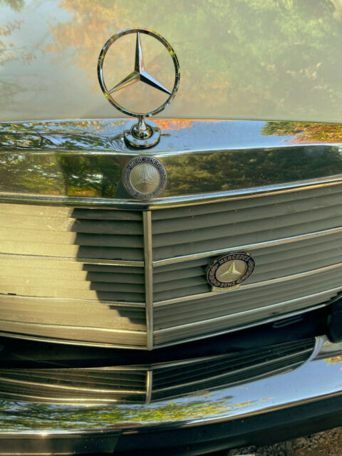 1983 Mercedes-Benz 200-Series - photo 4