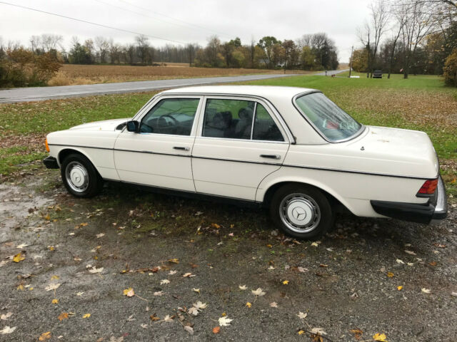 1983 Mercedes-Benz 200-Series - photo 8