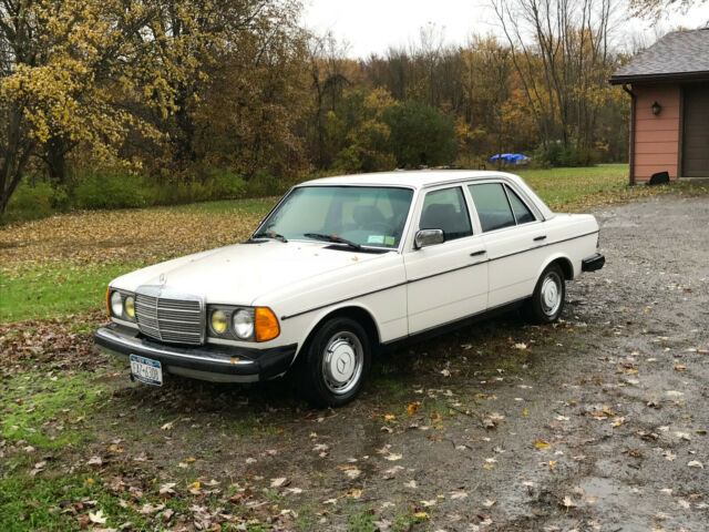 1983 Mercedes-Benz 200-Series - photo 9