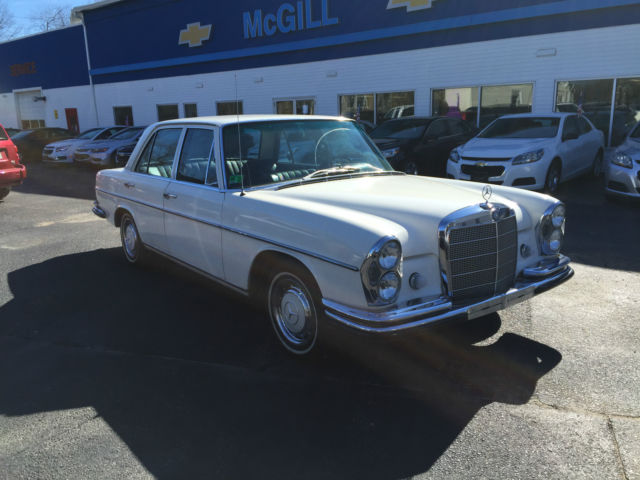 1967 Mercedes-Benz 200-Series - photo 2