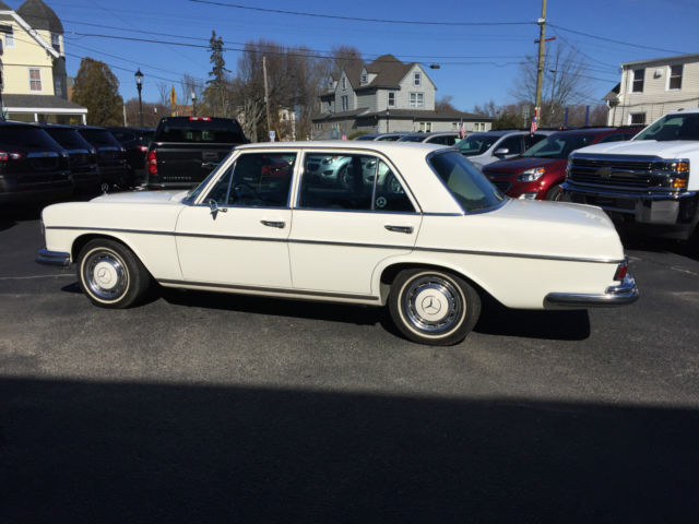 1967 Mercedes-Benz 200-Series - photo 5