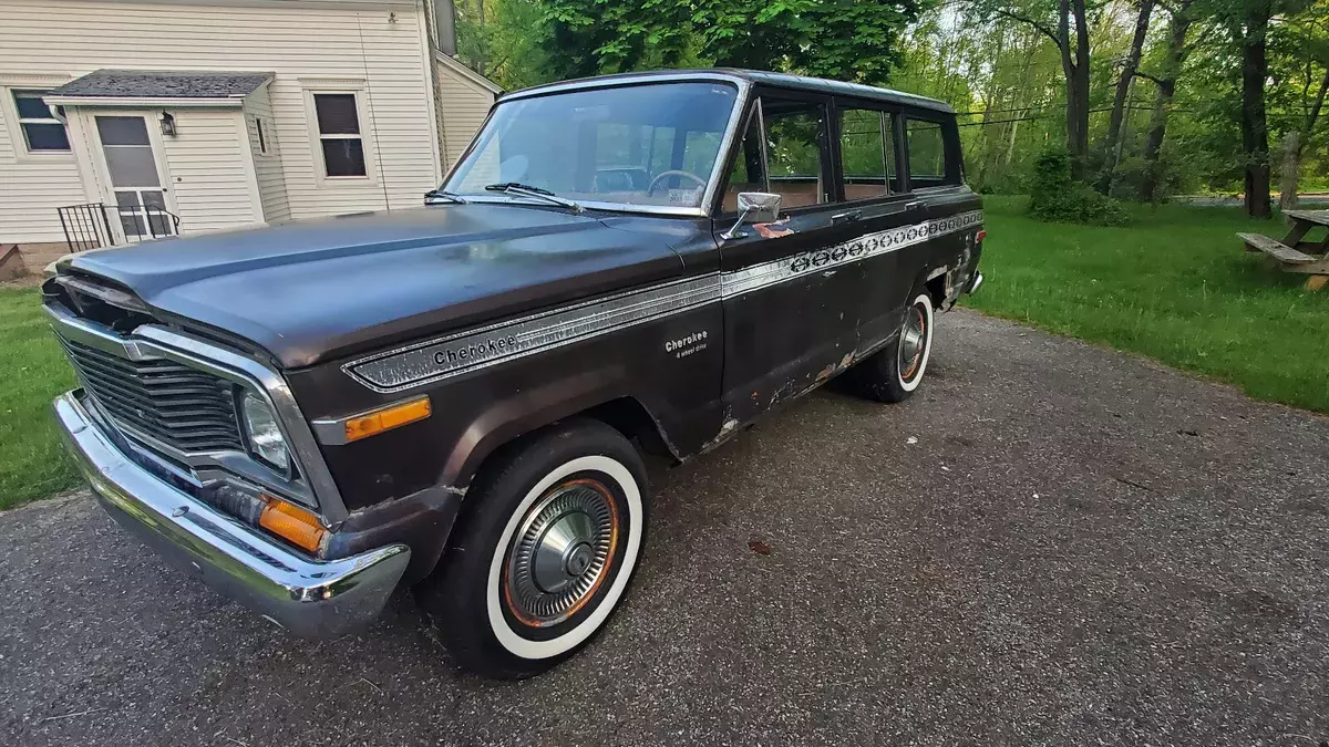 Low mileage, 4.2 straight-six, 3-speed manual, 1979 Jeep Cherokee