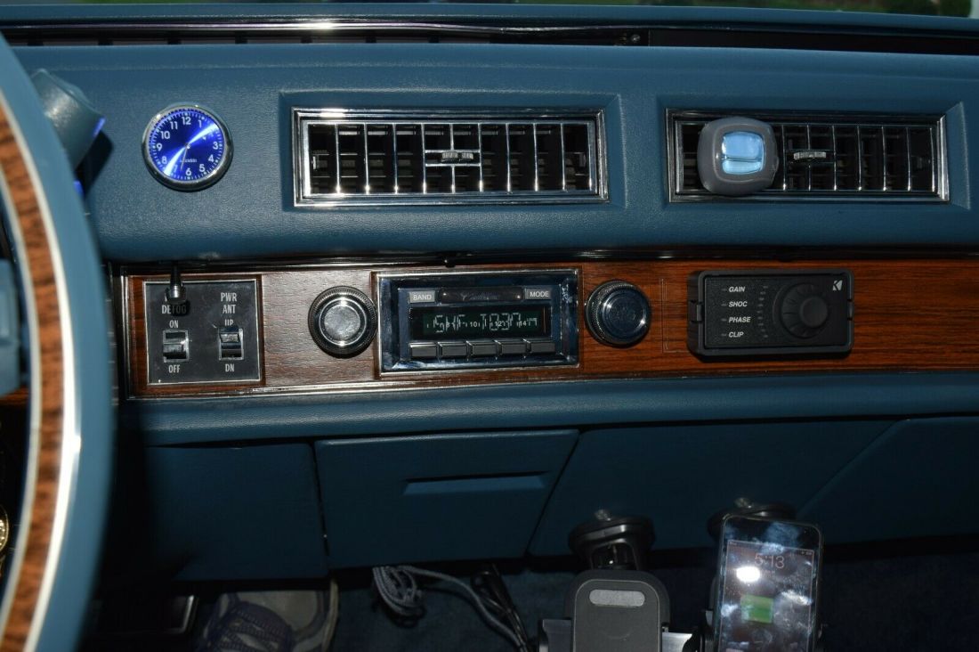1976 Cadillac DeVille Luxury - photo 6