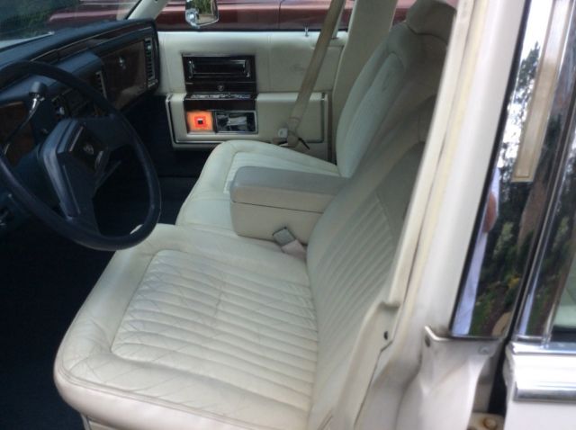 1991 Cadillac Brougham - photo 2