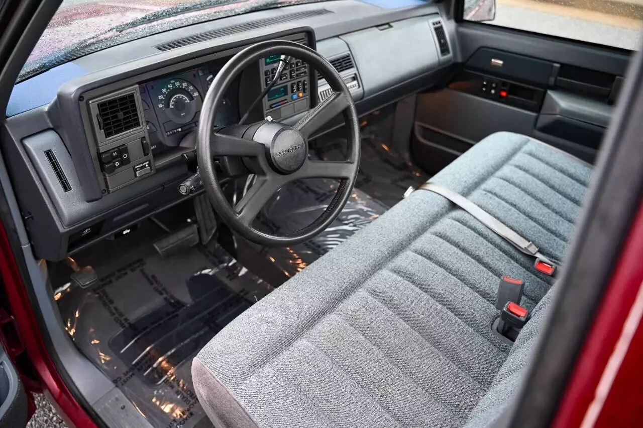 1989 Chevrolet C/K Pickup 1500 C1500 Silverado 2dr Standard Cab SB - photo 4