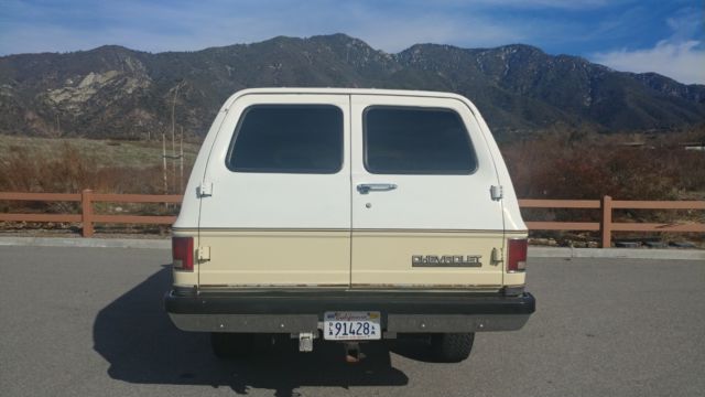 1989 Chevrolet Suburban V1500 4x4 - photo 6
