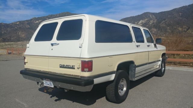 1989 Chevrolet Suburban V1500 4x4 - photo 7