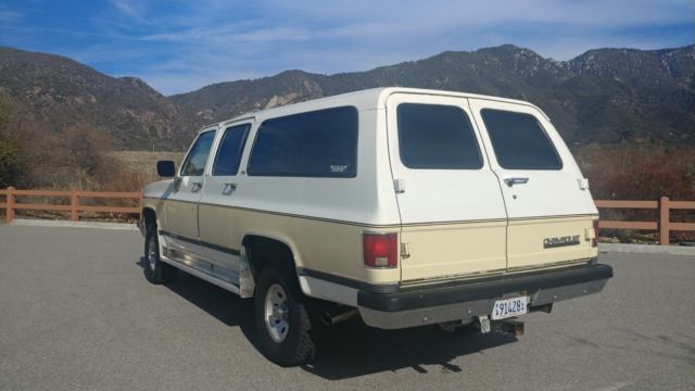 1989 Chevrolet Suburban V1500 4x4 - photo 9