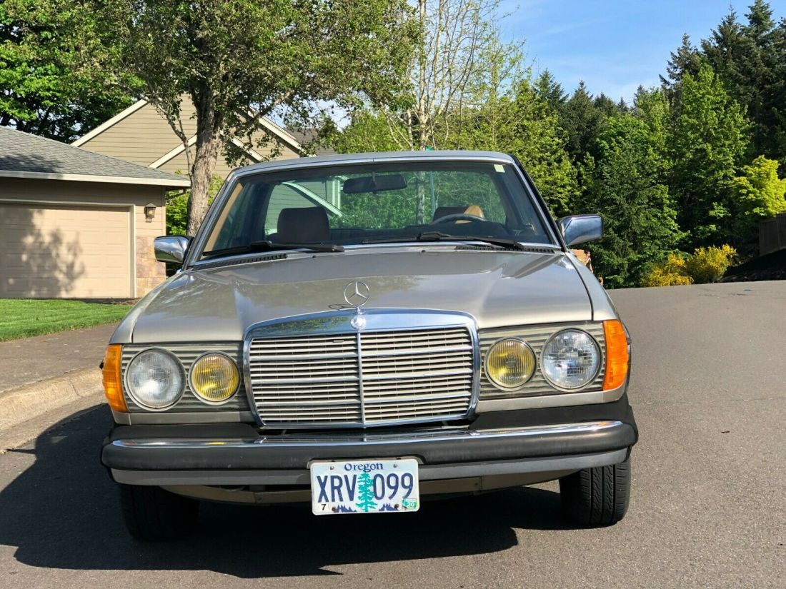 1985 Mercedes-Benz 300-Series CDT - photo 3
