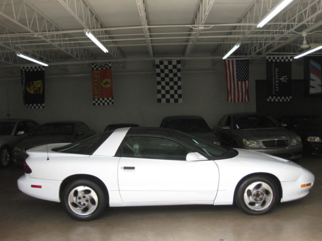1994 Pontiac Firebird Base Coupe 2-Door - photo 2