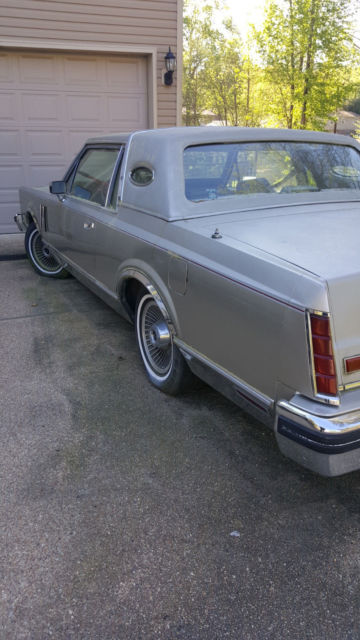 1980 Lincoln Town Car - photo 2