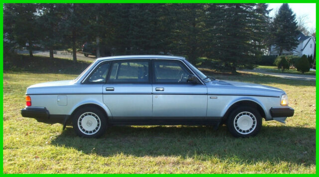 Low Miles Always Garaged. Never Any Rust Just Fully Serviced! Pristine! 40 Pics 1989 Volvo 240 DL Sedan