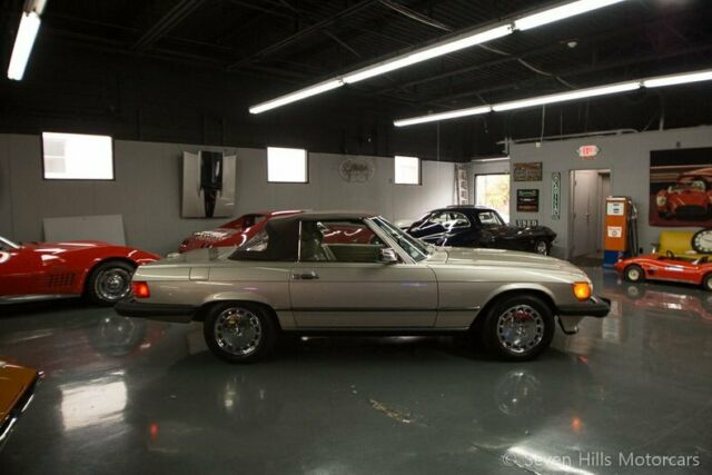 1988 Mercedes-Benz SL-Class 560 SL, Both Tops - photo 6