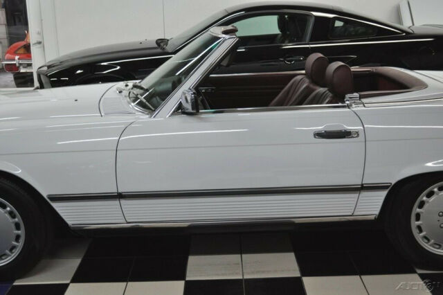 1986 Mercedes-Benz SL-Class 560SL - ONLY 61K MILES -OUTSTANDING - BRAND NEW TOP - photo 10