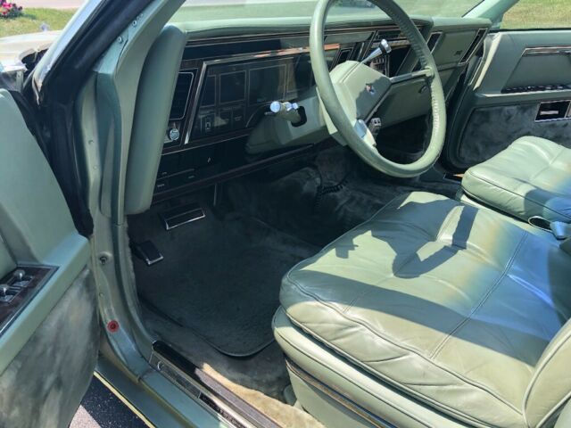 1981 Chrysler Imperial - photo 8