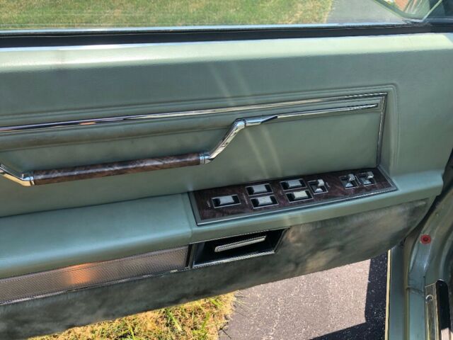 1981 Chrysler Imperial - photo 9