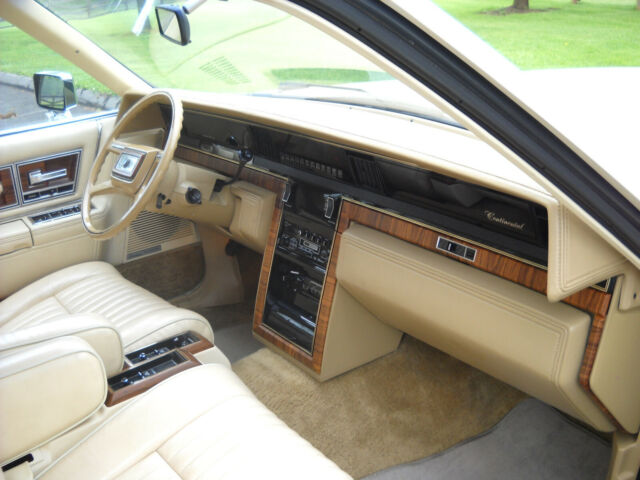 1982 Lincoln Continental - photo 10