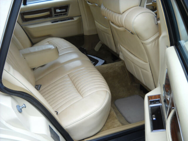 1982 Lincoln Continental - photo 11