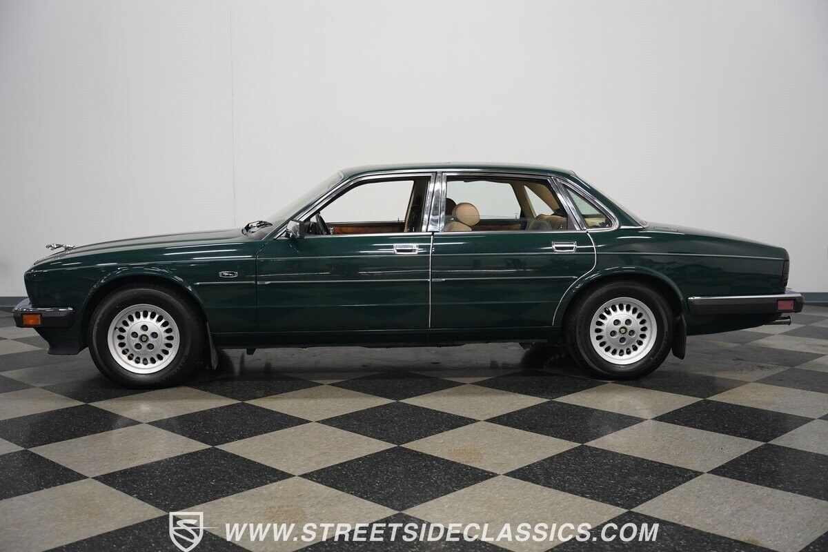 1988 Jaguar XJ6 - photo 3