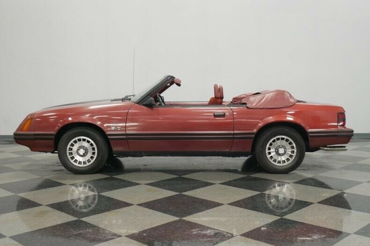 1984 Ford Mustang GT - photo 8