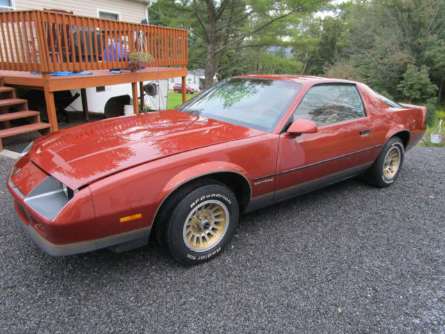 1985 Chevrolet Camaro 2 DOOR HATCHBACK - photo 2
