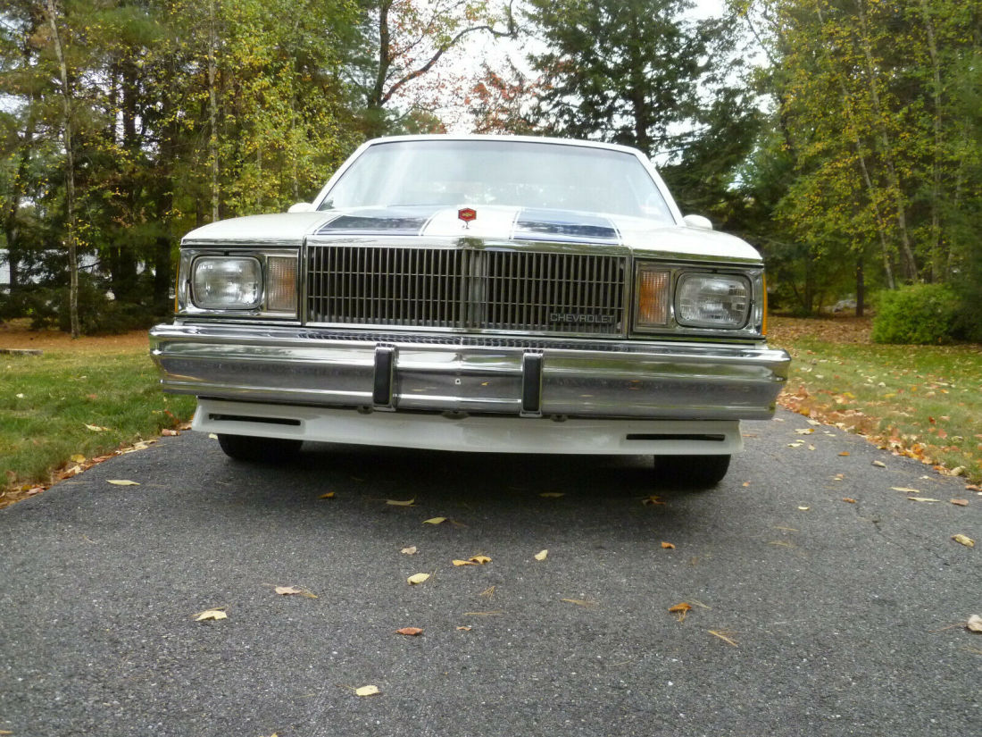 1980 Chevrolet Malibu Malibu Classic - photo 2
