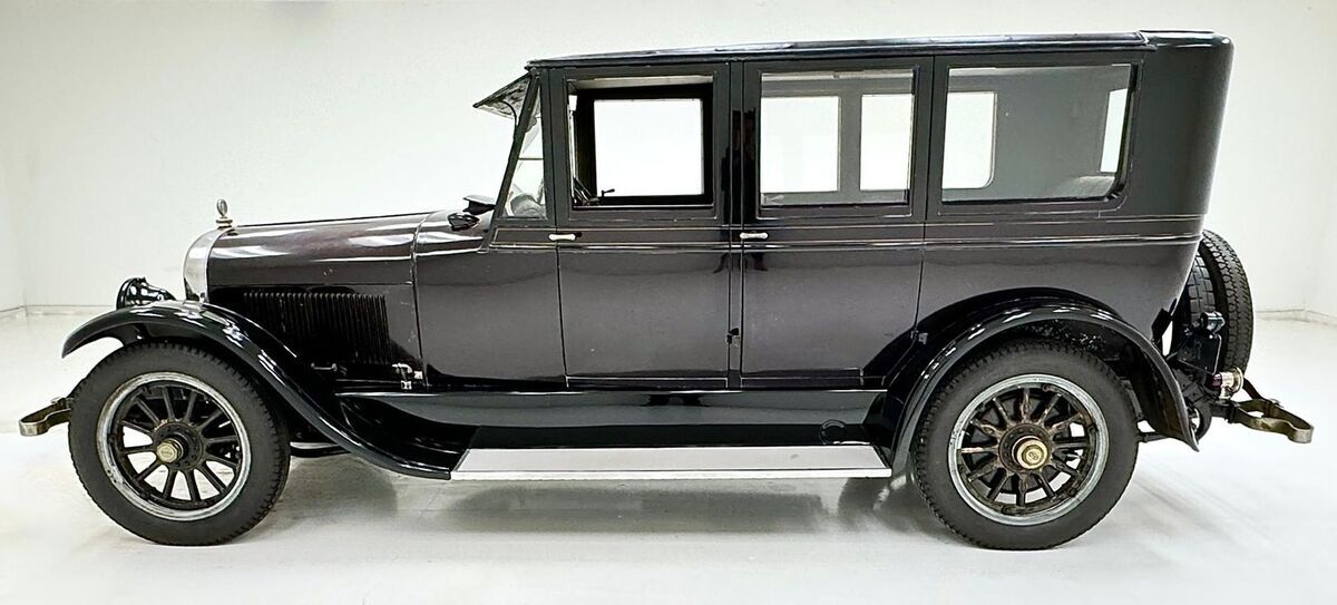 1922 Lincoln Model 117 Brunn Sedan - photo 2