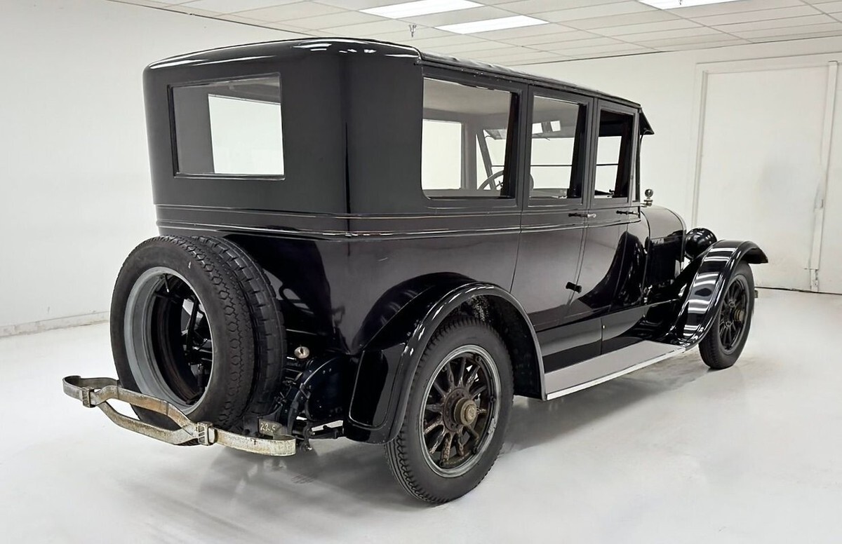 1922 Lincoln Model 117 Brunn Sedan - photo 5