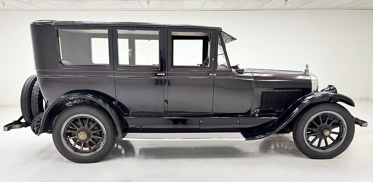 1922 Lincoln Model 117 Brunn Sedan - photo 6