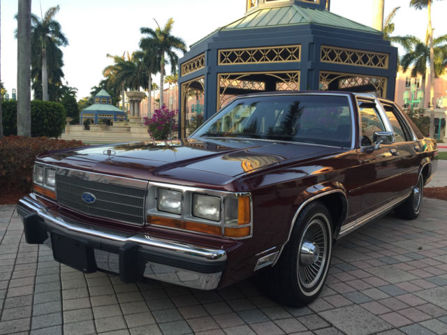 Luxury /Leather, collector or daily driver- Over $12,000 in documented services 1990 Ford Crown Victoria LTD