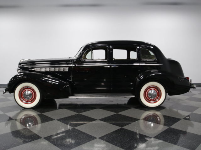 1938 Buick Special 40 Series Trunkback Sedan - photo 2
